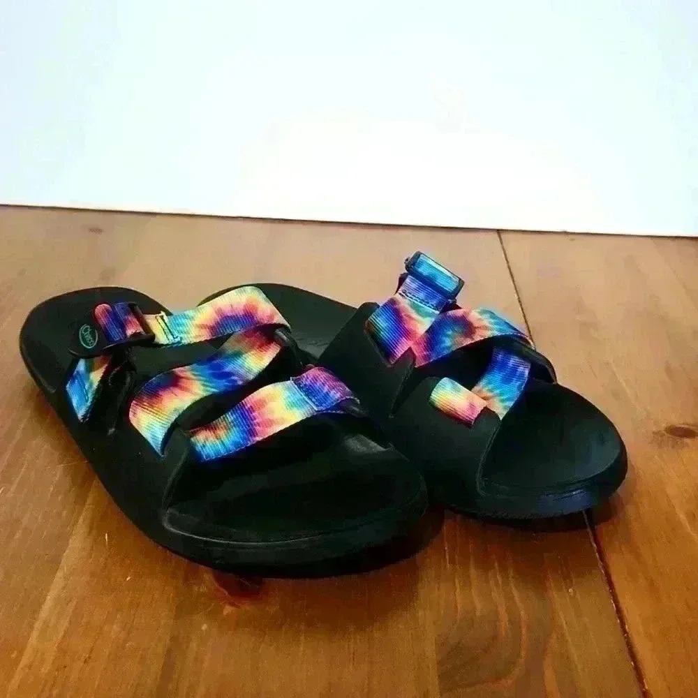 Chaco Mens size 10  tye dyed sandals